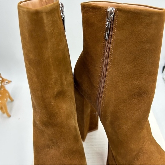 Women’s Schutz suede platform boot size 9, made in Brazil - Picture 2 of 8